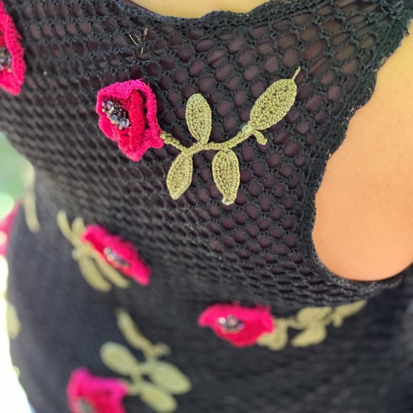 CDW Creative Design Works Women's Crochet Sleeveless Top - Picture 4 of 10